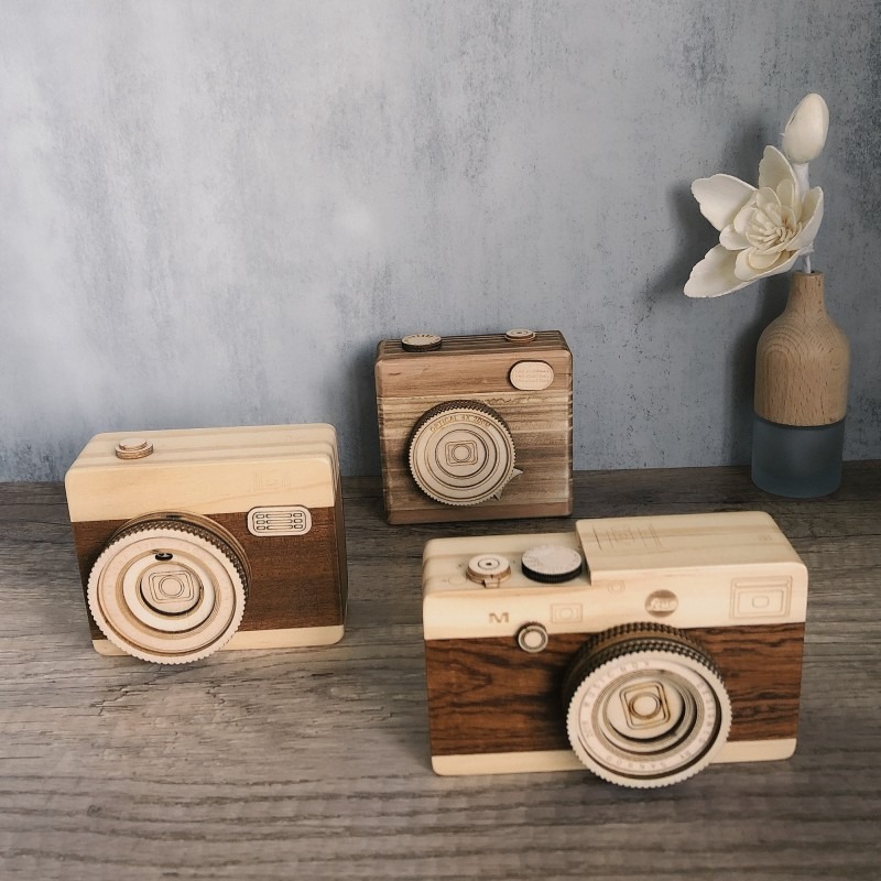 Collectible Vintage Cameras - Carillon in Legno Vintage a Forma